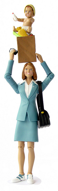 Die berufstätige Mutter als Supermutter: Die SuperMom Actionfigur (© Happy Yorker, www.happyworker.com)