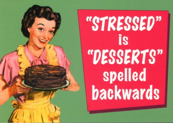 Englische Postkarte: STRESSED is DESSERTS spelled backwards"