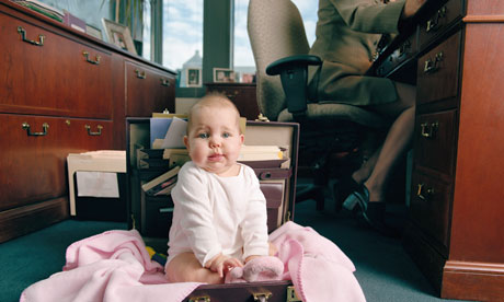 Kinder von berufstätigen Müttern tragen keinen Schaden davon (Foto: Marc Carter/Getty Images)