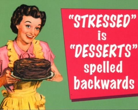 Englische Postkarte: STRESSED is DESSERTS spelled backwards"